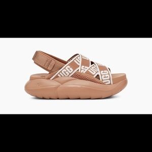Brand new UGG LA CLOUD SANDAL